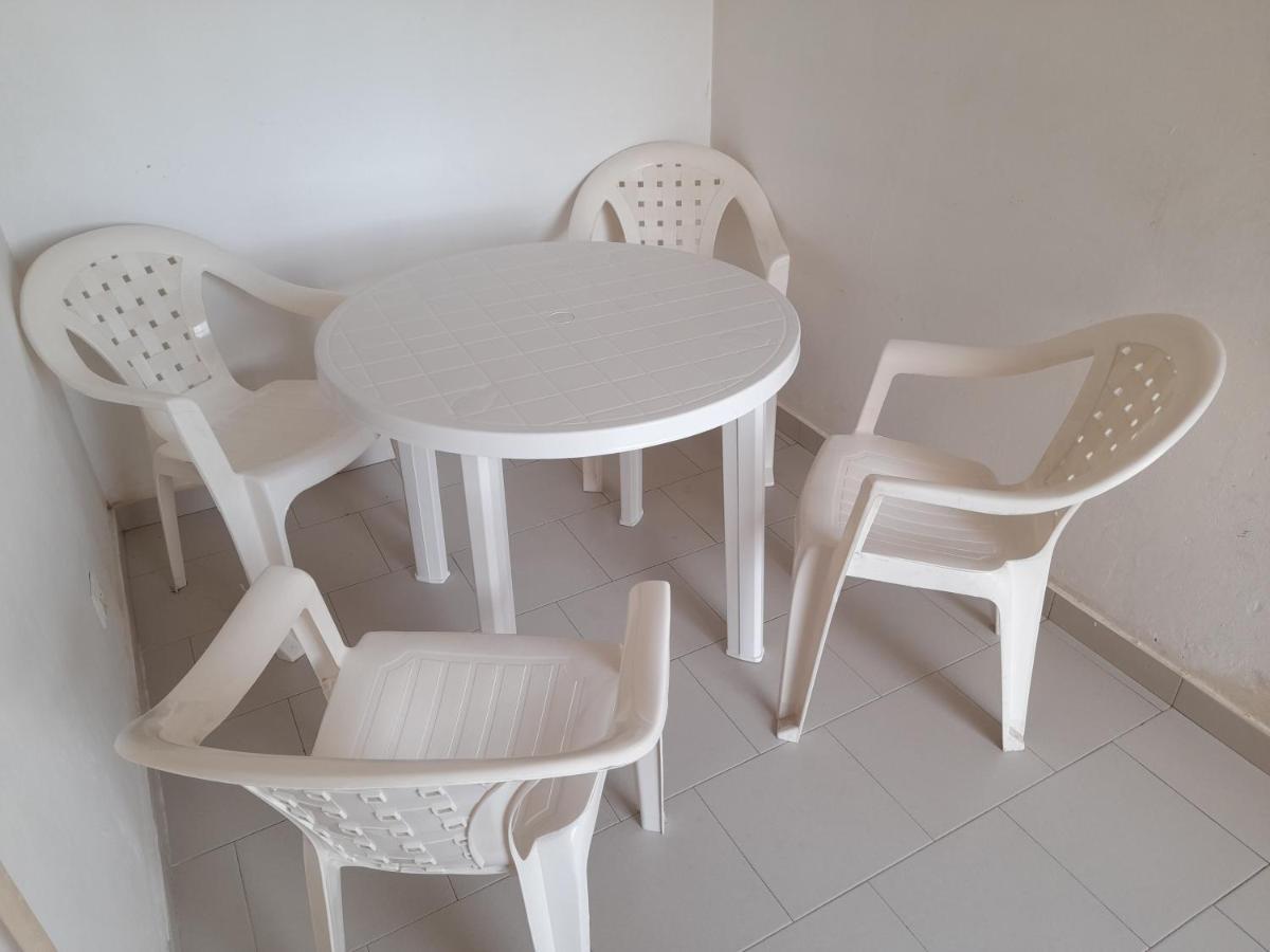 Appartement Familial Spacieux Avec Climatisation Ziguinchor Luaran gambar