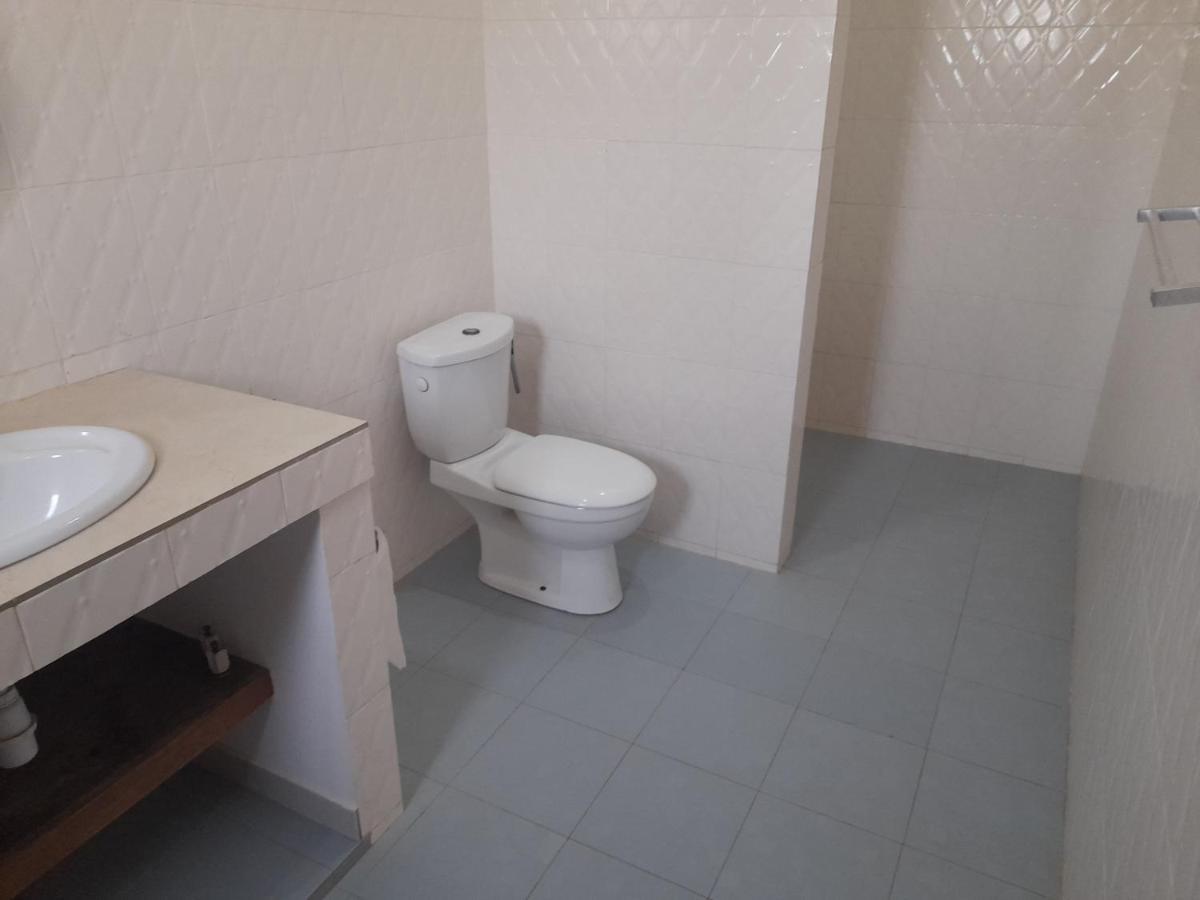 Appartement Familial Spacieux Avec Climatisation Ziguinchor Luaran gambar