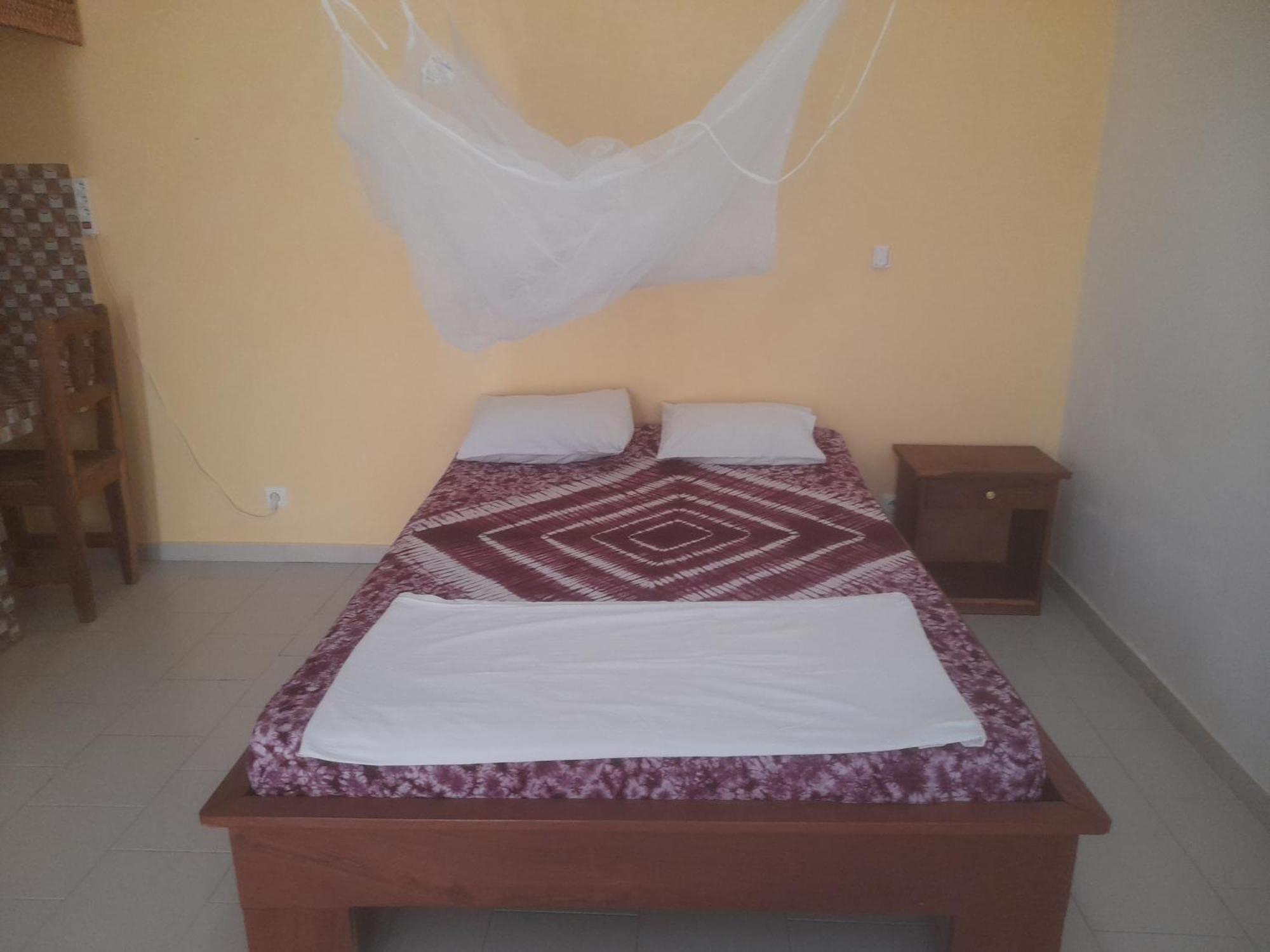 Appartement Familial Spacieux Avec Climatisation Ziguinchor Luaran gambar