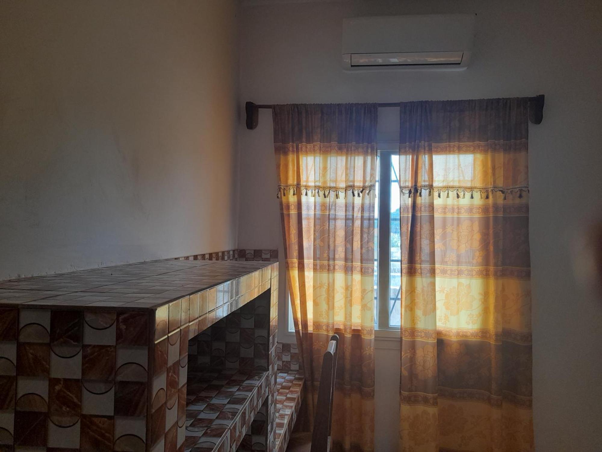 Appartement Familial Spacieux Avec Climatisation Ziguinchor Bilik gambar