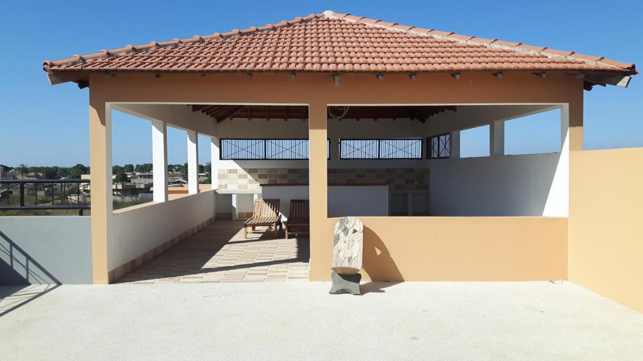 Appartement Familial Spacieux Avec Climatisation Ziguinchor Luaran gambar
