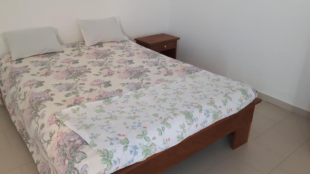 Appartement Familial Spacieux Avec Climatisation Ziguinchor Luaran gambar