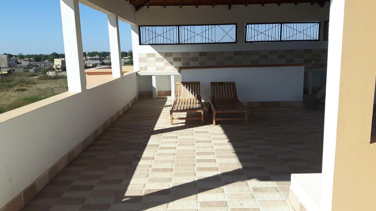 Appartement Familial Spacieux Avec Climatisation Ziguinchor Luaran gambar