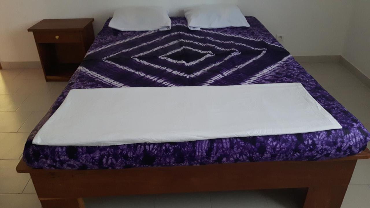 Appartement Familial Spacieux Avec Climatisation Ziguinchor Luaran gambar
